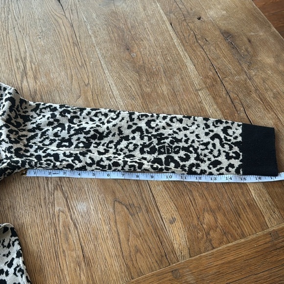 Woman’s Calvin Klein animal print sweater - Picture 7 of 7